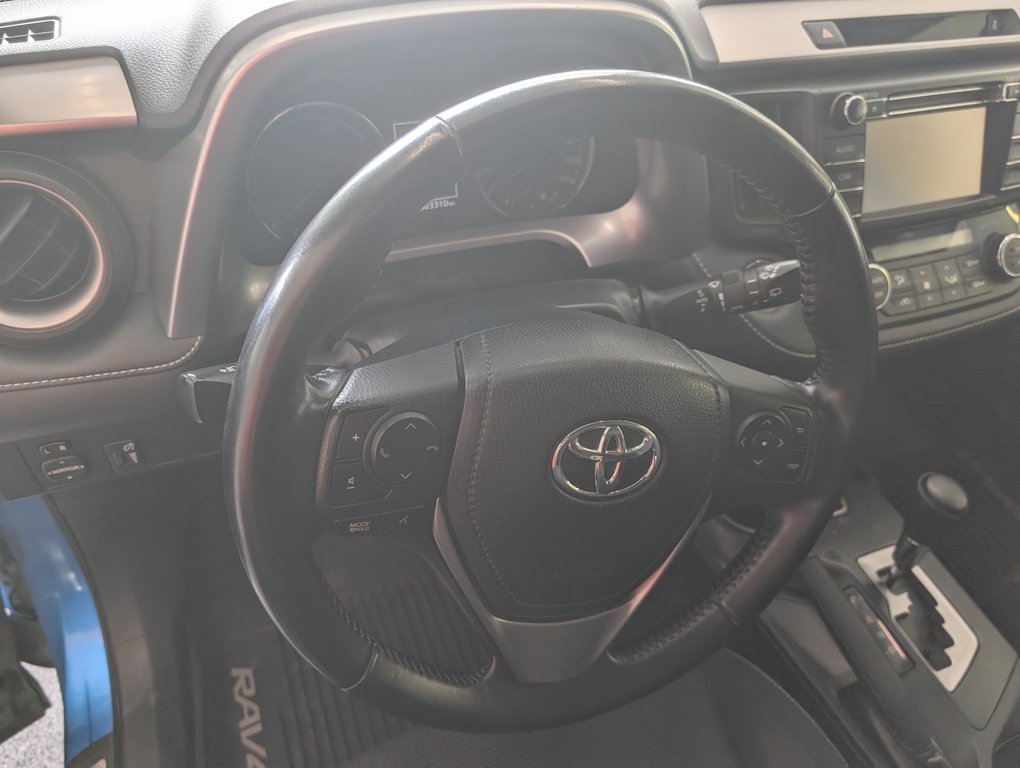 Toyota RAV4 Hybrid XLE, AWD, 2016 à Magog, Québec - 12 - w1024h768px