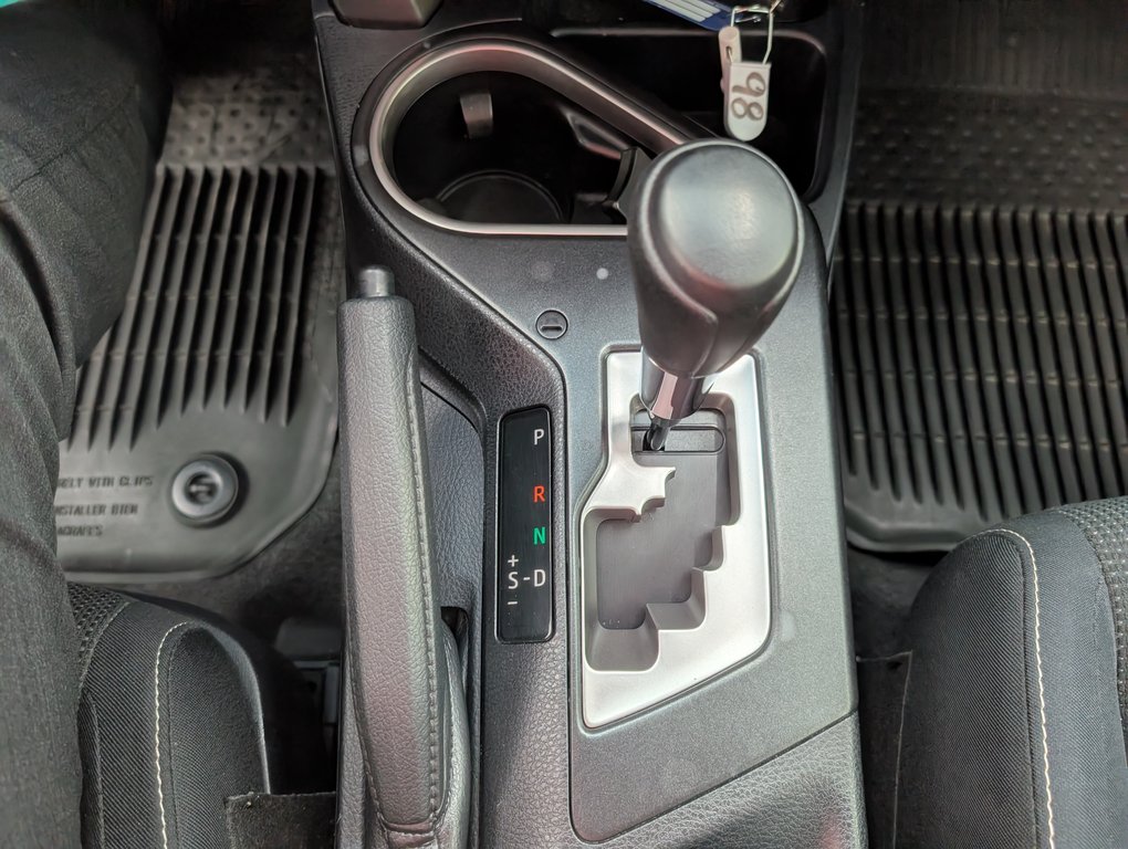 Toyota RAV4 Hybrid XLE, AWD, 2016 à Magog, Québec - 16 - w1024h768px