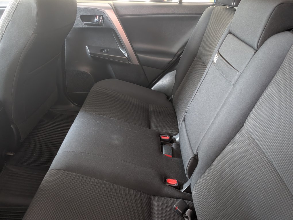 Toyota RAV4 Hybrid XLE, AWD, 2016 à Magog, Québec - 10 - w1024h768px