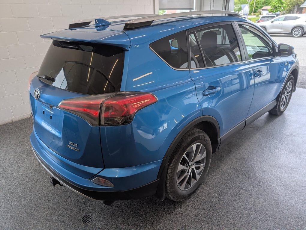 Toyota RAV4 Hybrid XLE, AWD, 2016 à Magog, Québec - 3 - w1024h768px