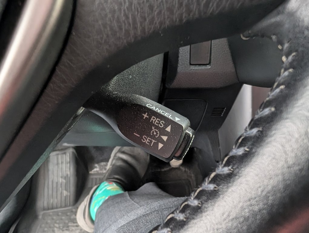 Toyota RAV4 Hybrid XLE, AWD, 2016 à Magog, Québec - 21 - w1024h768px