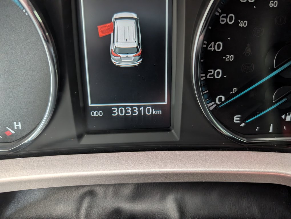 Toyota RAV4 Hybrid XLE, AWD, 2016 à Magog, Québec - 23 - w1024h768px