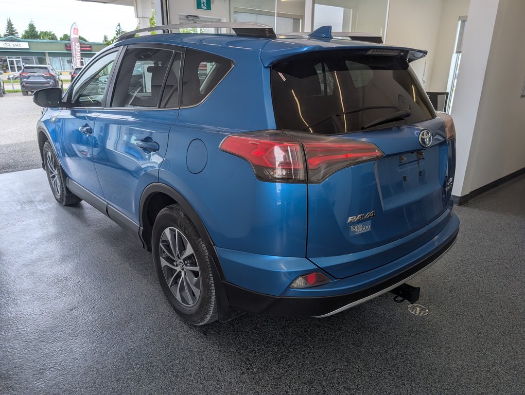 Toyota RAV4 Hybrid XLE, AWD, 2016 à Magog, Québec - 4 - w1024h768px