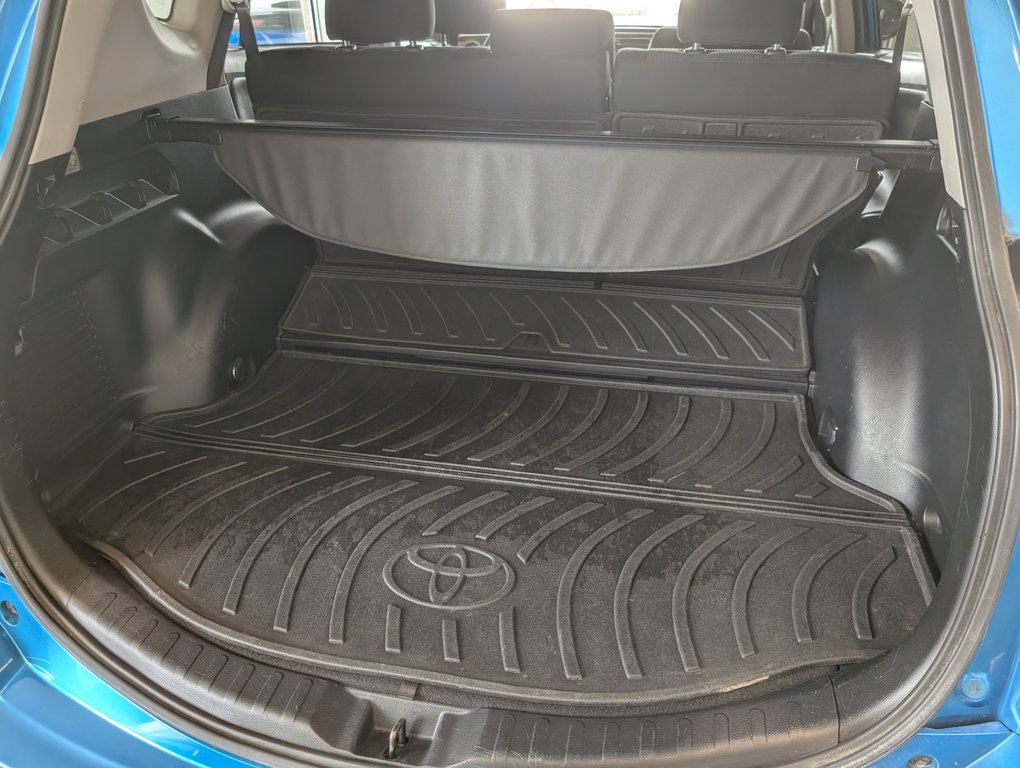 Toyota RAV4 Hybrid XLE, AWD, 2016 à Magog, Québec - 6 - w1024h768px