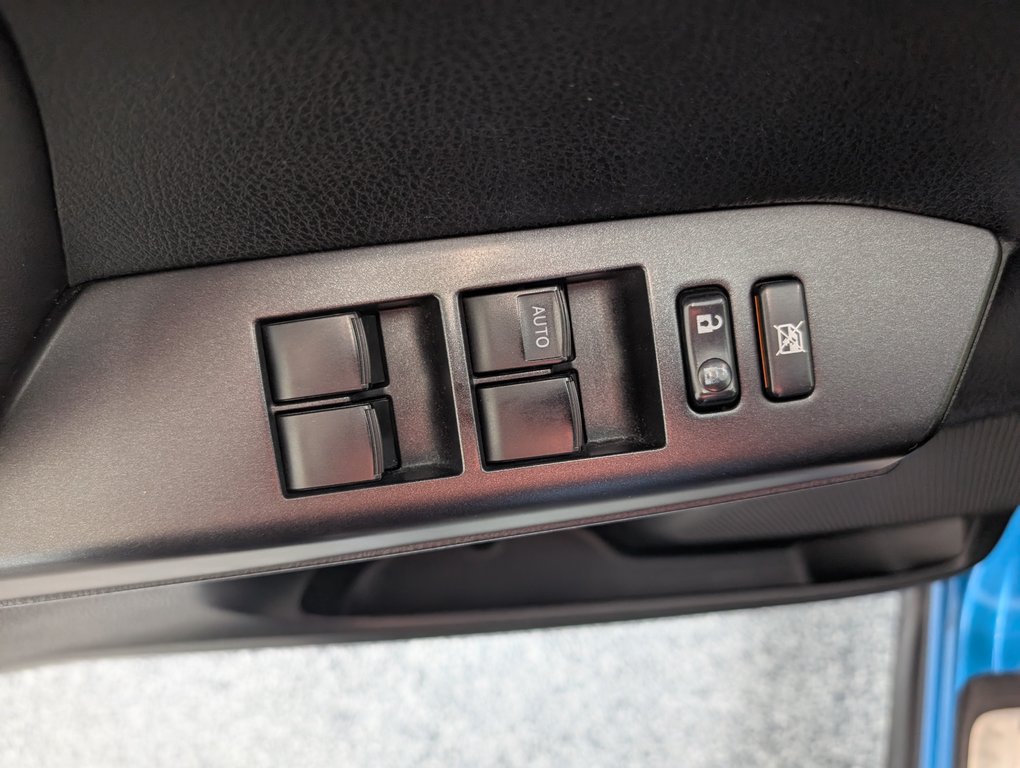 Toyota RAV4 Hybrid XLE, AWD, 2016 à Magog, Québec - 14 - w1024h768px