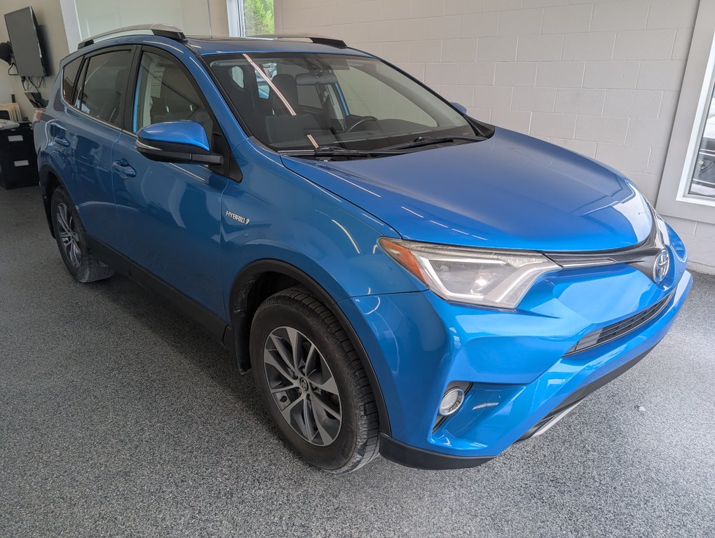 Toyota RAV4 Hybrid XLE, AWD, 2016 à Magog, Québec - 1 - w1024h768px