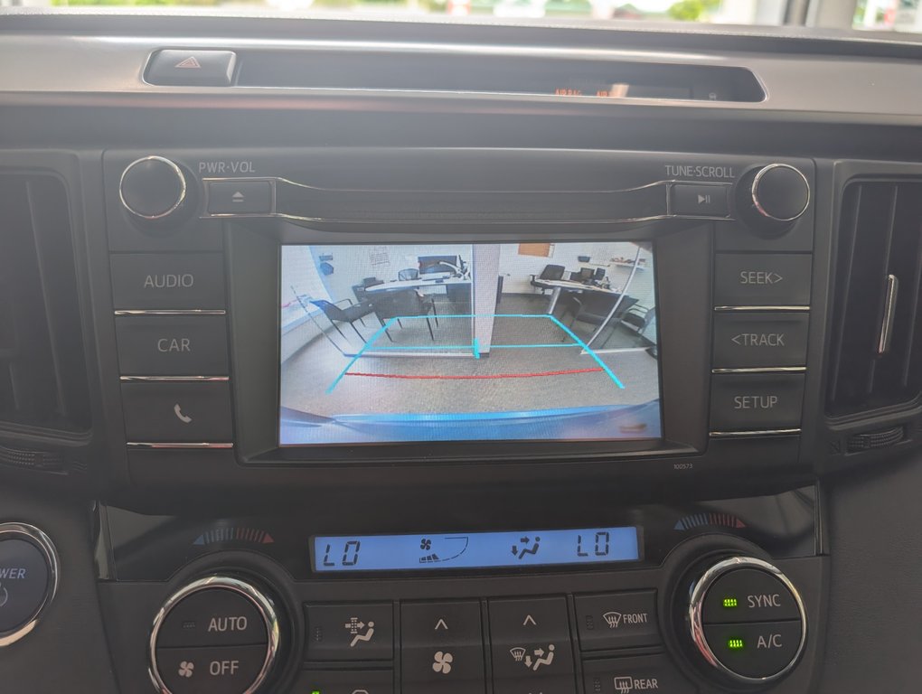 Toyota RAV4 Hybrid XLE, AWD, 2016 à Magog, Québec - 22 - w1024h768px