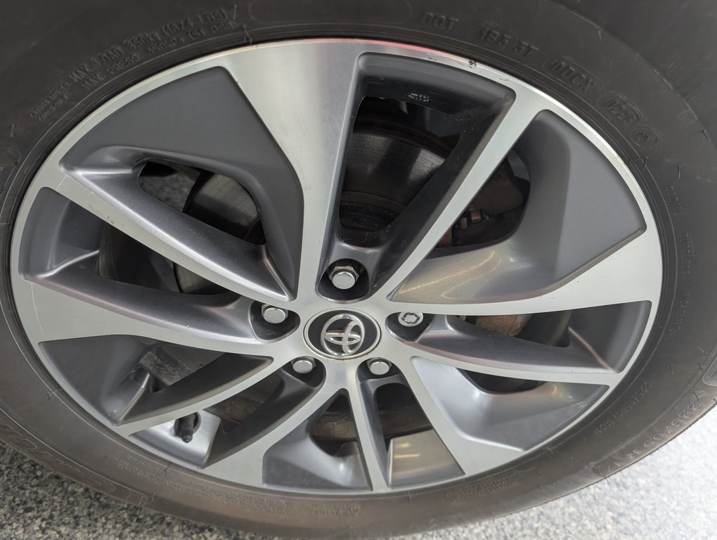 Toyota RAV4 Hybrid XLE, AWD, 2016 à Magog, Québec - 25 - w1024h768px