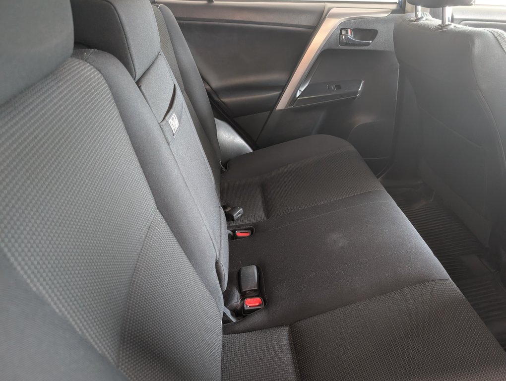 Toyota RAV4 Hybrid XLE, AWD, 2016 à Magog, Québec - 7 - w1024h768px