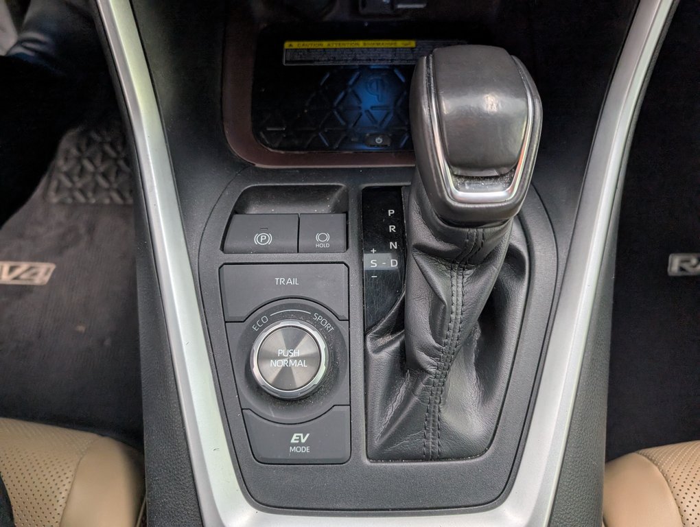 2019 Toyota RAV4 Hybrid LIMITED AWD, in Magog, Quebec - 17 - w1024h768px