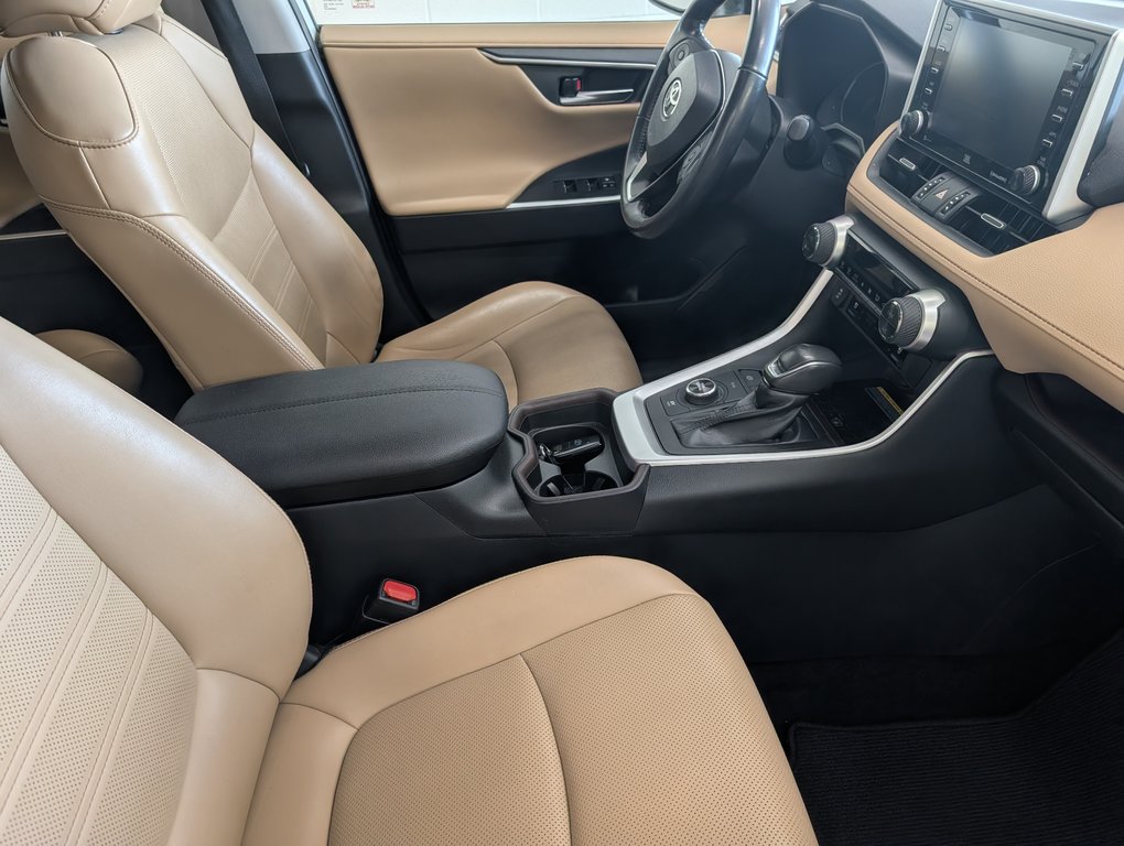 2019 Toyota RAV4 Hybrid LIMITED AWD, in Magog, Quebec - 8 - w1024h768px