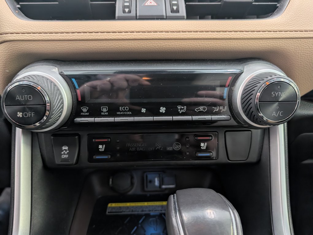2019 Toyota RAV4 Hybrid LIMITED AWD, in Magog, Quebec - 18 - w1024h768px