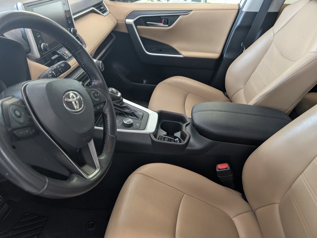 2019 Toyota RAV4 Hybrid LIMITED AWD, in Magog, Quebec - 11 - w1024h768px