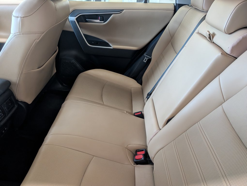 2019 Toyota RAV4 Hybrid LIMITED AWD, in Magog, Quebec - 10 - w1024h768px