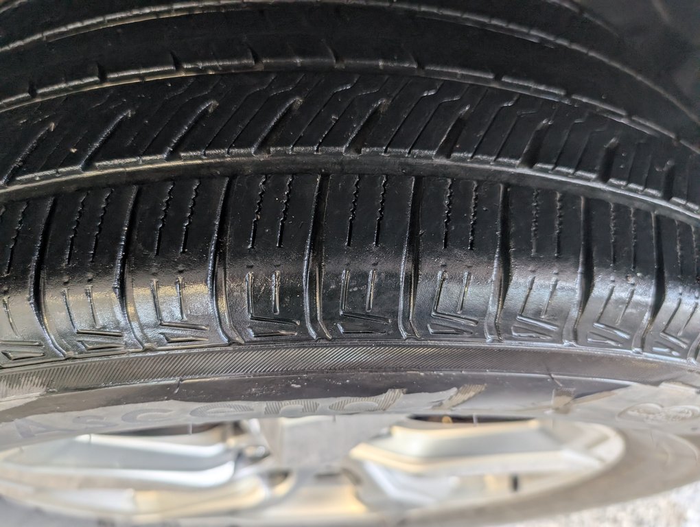 2019 Toyota RAV4 Hybrid LIMITED AWD, in Magog, Quebec - 24 - w1024h768px