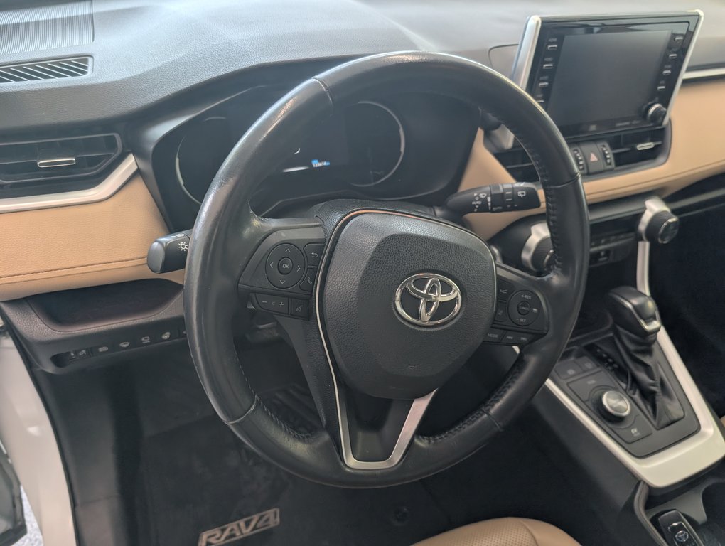 2019 Toyota RAV4 Hybrid LIMITED AWD, in Magog, Quebec - 12 - w1024h768px