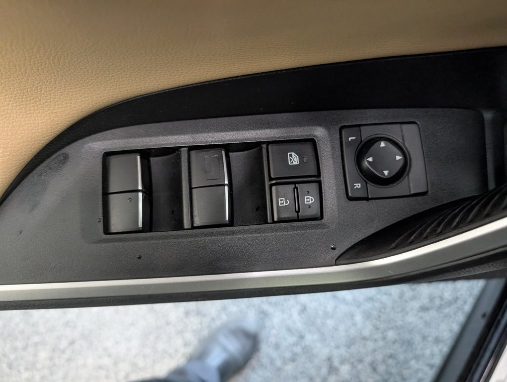 Toyota RAV4 Hybrid LIMITED AWD, 2019 à Magog, Québec - 14 - w1024h768px
