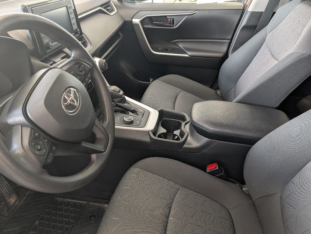 Toyota RAV4 Hybrid LE AWD, 2020 à Magog, Québec - 12 - w1024h768px