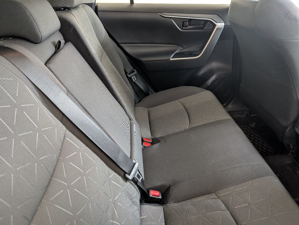 Toyota RAV4 Hybrid LE AWD, 2020 à Magog, Québec - 8 - w1024h768px