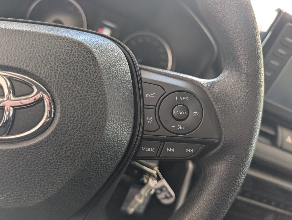 Toyota RAV4 Hybrid LE AWD, 2020 à Magog, Québec - 19 - w1024h768px