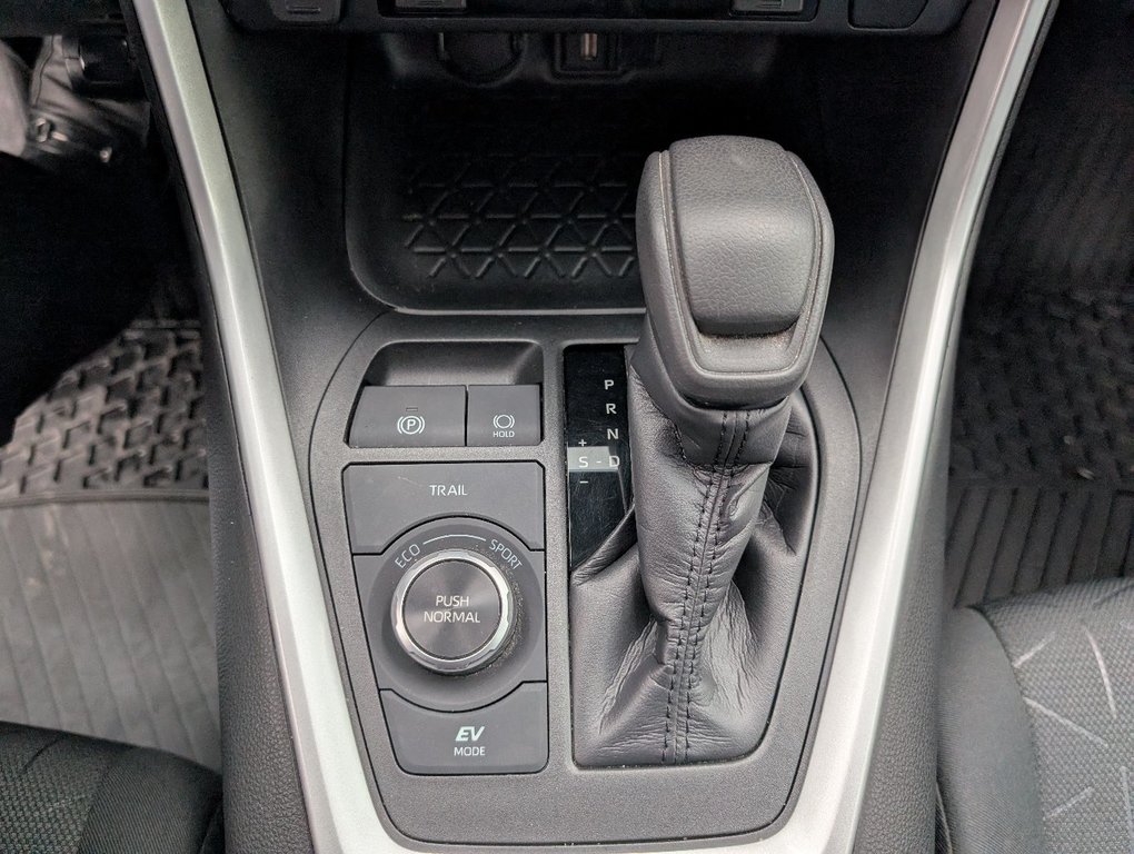 Toyota RAV4 Hybrid LE AWD, 2020 à Magog, Québec - 16 - w1024h768px
