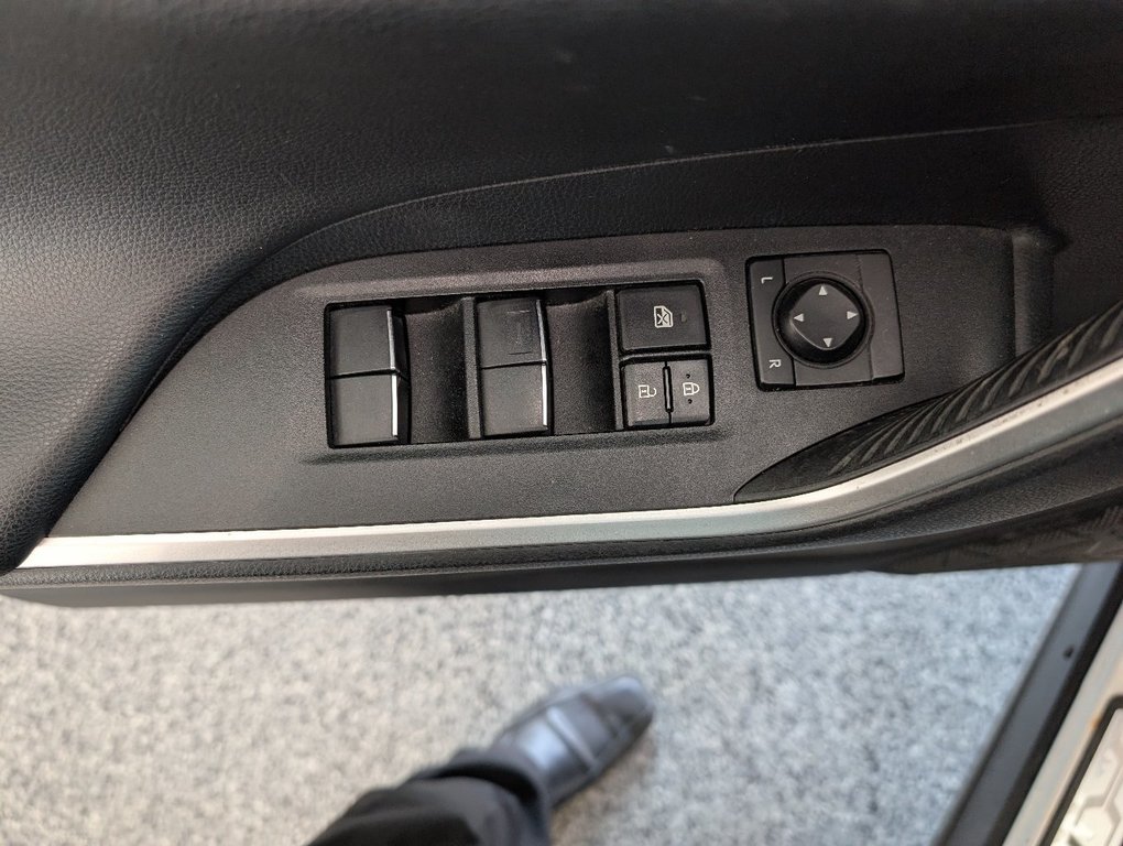 Toyota RAV4 Hybrid LIMITED AWD, 2020 à Magog, Québec - 15 - w1024h768px