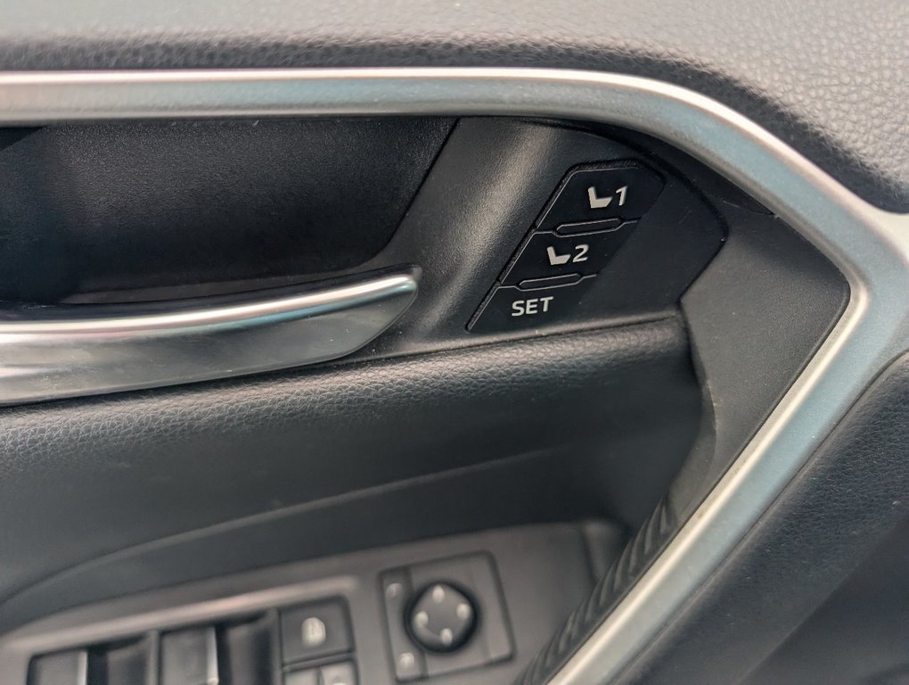Toyota RAV4 Hybrid LIMITED AWD, 2020 à Magog, Québec - 16 - w1024h768px