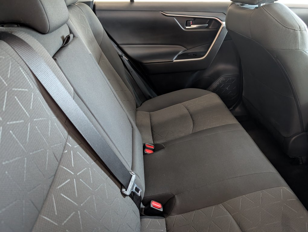 2020 Toyota RAV4 Hybrid XLE AWD, A/C, in Magog, Quebec - 8 - w1024h768px