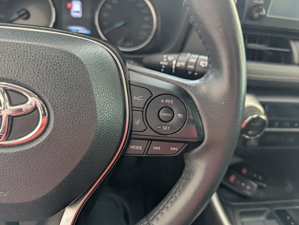 2020 Toyota RAV4 Hybrid XLE AWD, A/C, in Magog, Quebec - 19 - w1024h768px