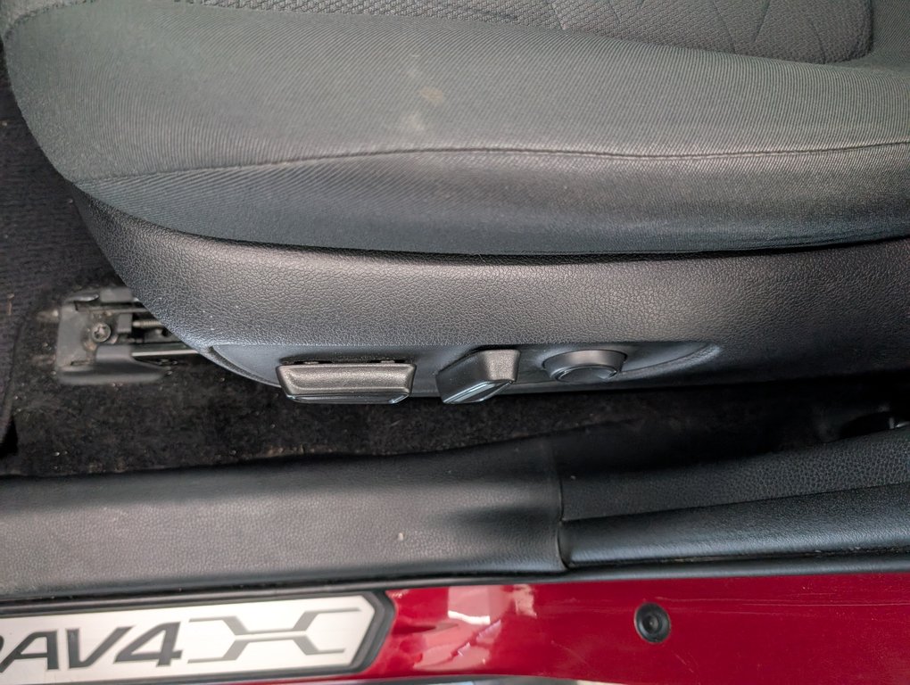 2020 Toyota RAV4 Hybrid XLE AWD, A/C, in Magog, Quebec - 14 - w1024h768px