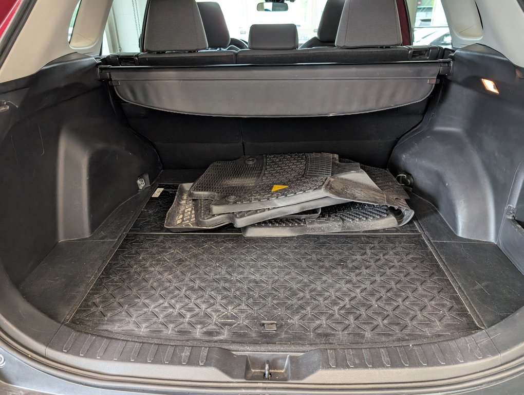 2020 Toyota RAV4 Hybrid XLE AWD, A/C, in Magog, Quebec - 7 - w1024h768px
