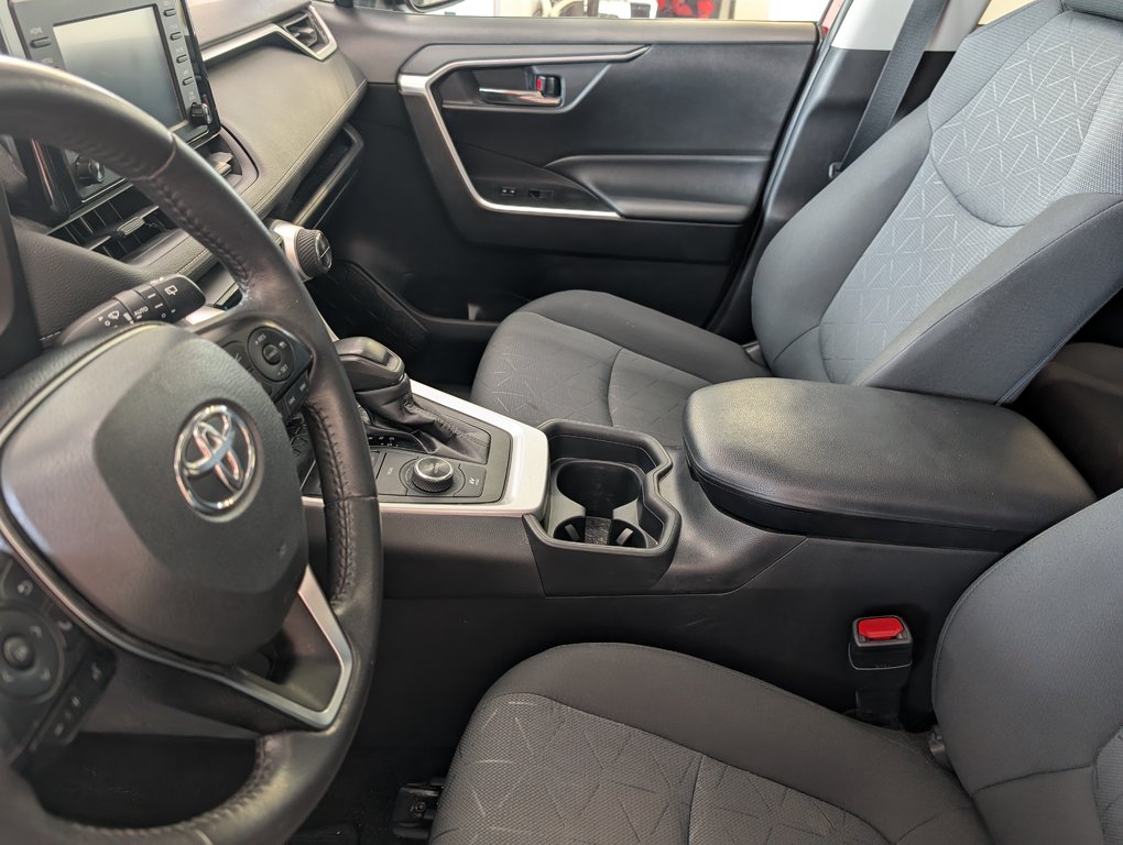 2020 Toyota RAV4 Hybrid XLE AWD, A/C, in Magog, Quebec - 12 - w1024h768px