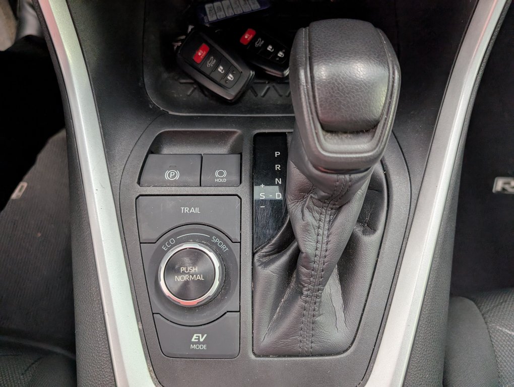 2020 Toyota RAV4 Hybrid XLE AWD, A/C, in Magog, Quebec - 16 - w1024h768px