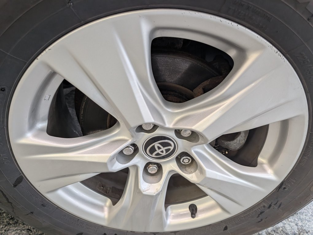 Toyota RAV4 Hybrid LE AWD, 2021 à Magog, Québec - 22 - w1024h768px