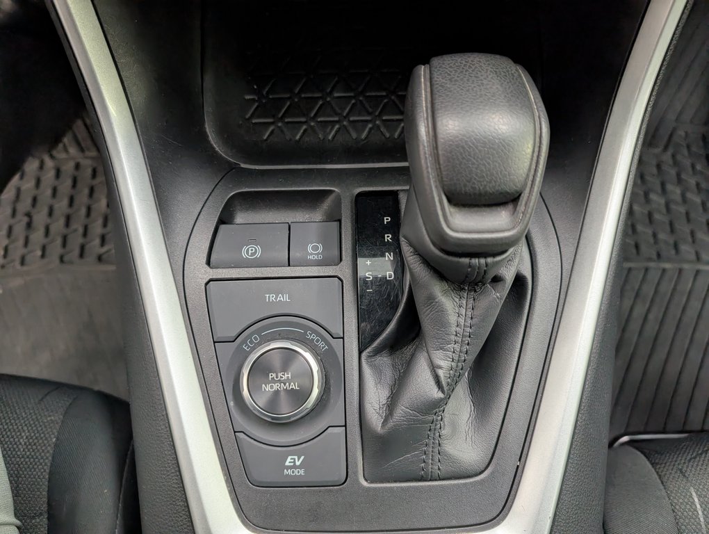 Toyota RAV4 Hybrid LE AWD, 2021 à Magog, Québec - 15 - w1024h768px