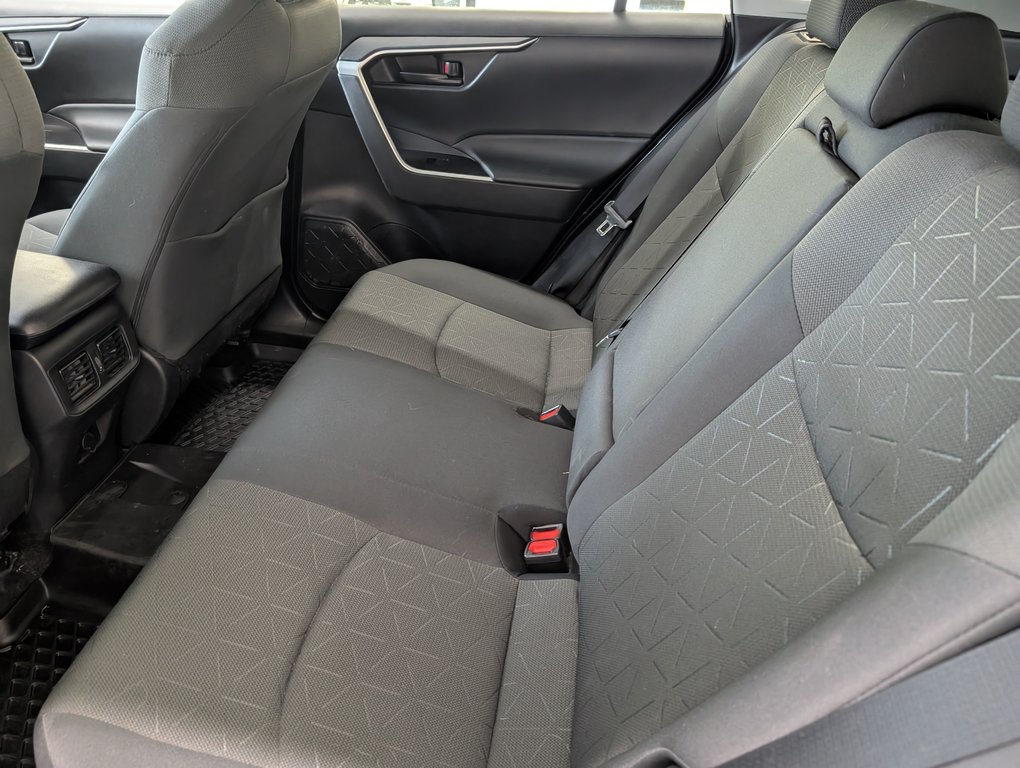 Toyota RAV4 Hybrid LE AWD, 2021 à Magog, Québec - 10 - w1024h768px
