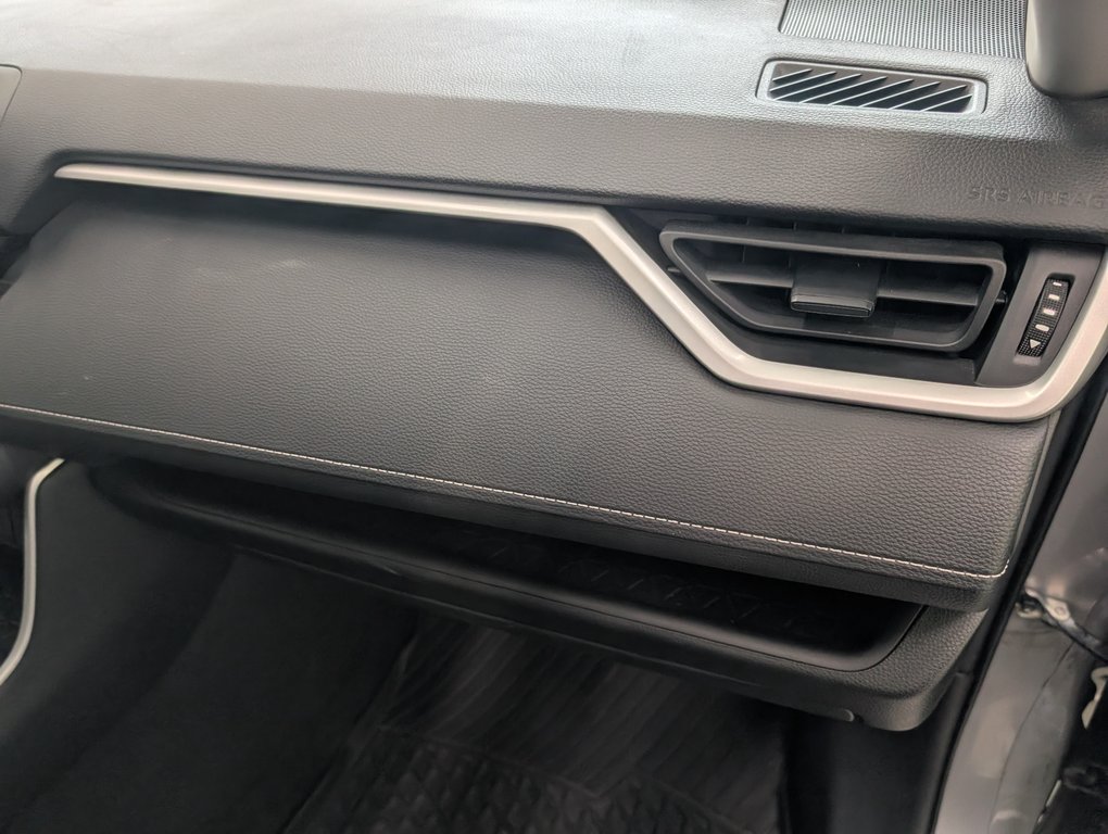 Toyota RAV4 Hybrid LE AWD, 2021 à Magog, Québec - 9 - w1024h768px