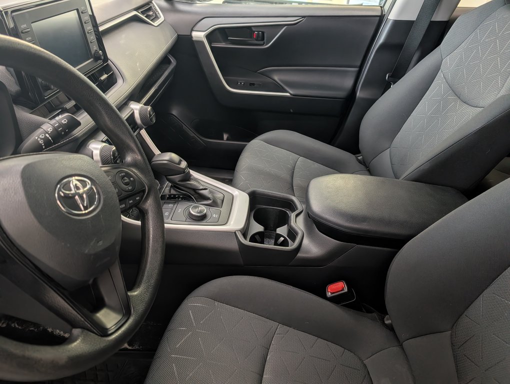 Toyota RAV4 Hybrid LE AWD, 2021 à Magog, Québec - 11 - w1024h768px