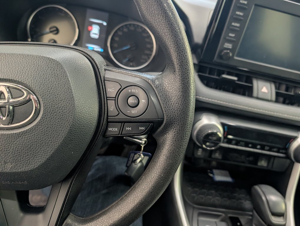 Toyota RAV4 Hybrid LE AWD, GARANTIE JUSQU EN 2026, 2022 à Magog, Québec - 19 - w1024h768px