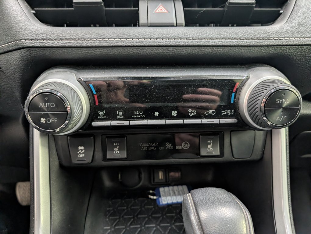 Toyota RAV4 Hybrid LE AWD, GARANTIE JUSQU EN 2026, 2022 à Magog, Québec - 17 - w1024h768px
