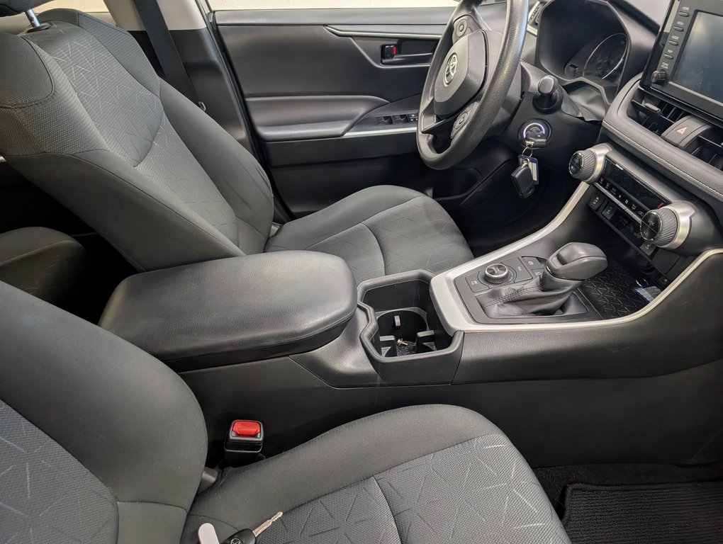 Toyota RAV4 Hybrid LE AWD, GARANTIE JUSQU EN 2026, 2022 à Magog, Québec - 9 - w1024h768px