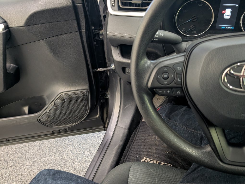Toyota RAV4 Hybrid LE AWD, GARANTIE JUSQU EN 2026, 2022 à Magog, Québec - 18 - w1024h768px