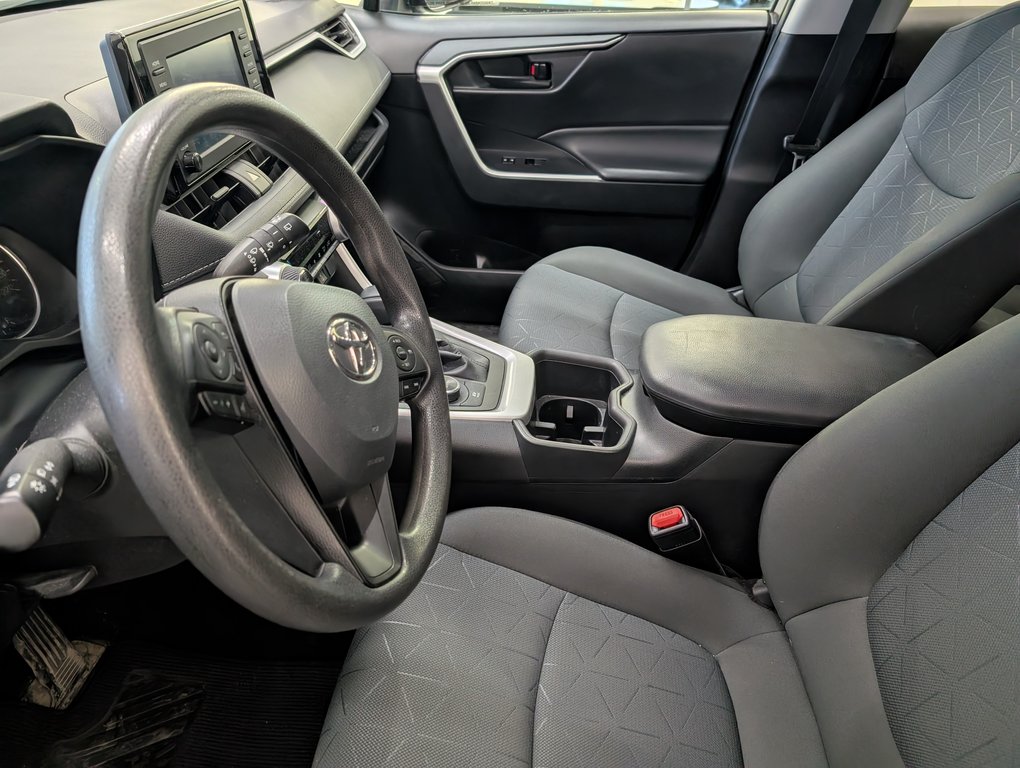 Toyota RAV4 Hybrid LE AWD, GARANTIE JUSQU EN 2026, 2022 à Magog, Québec - 12 - w1024h768px