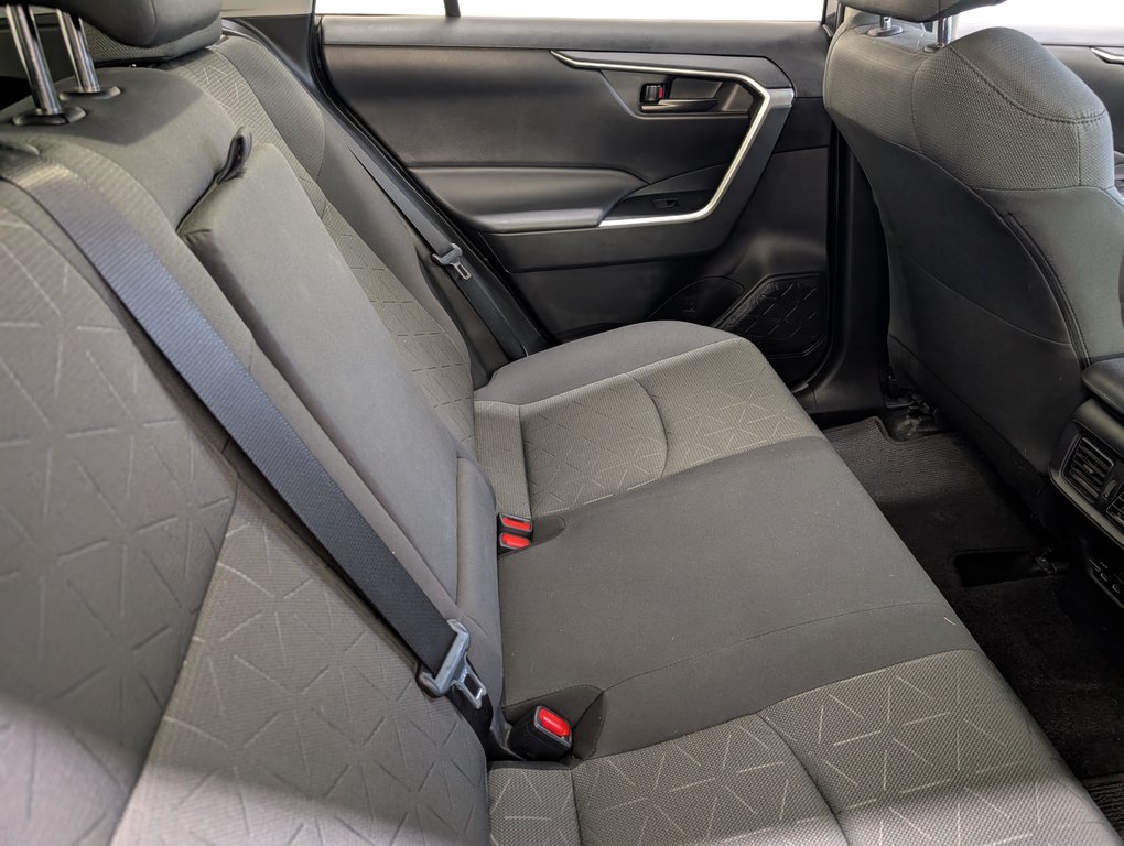 Toyota RAV4 Hybrid LE AWD, GARANTIE JUSQU EN 2026, 2022 à Magog, Québec - 8 - w1024h768px
