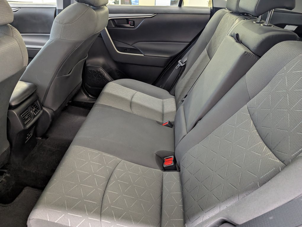 Toyota RAV4 Hybrid LE AWD, GARANTIE JUSQU EN 2026, 2022 à Magog, Québec - 11 - w1024h768px