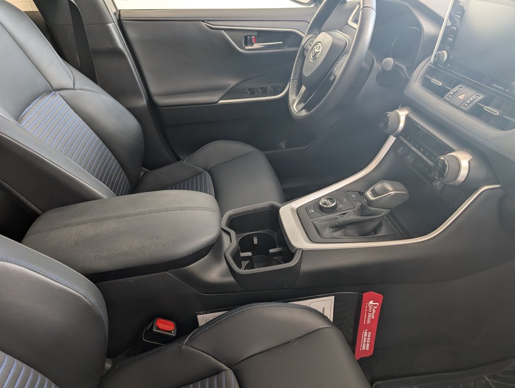 2022 Toyota RAV4 Hybrid XSE, CUIR, MAGS, PEINTURE 2 TON, in Magog, Quebec - 8 - w1024h768px
