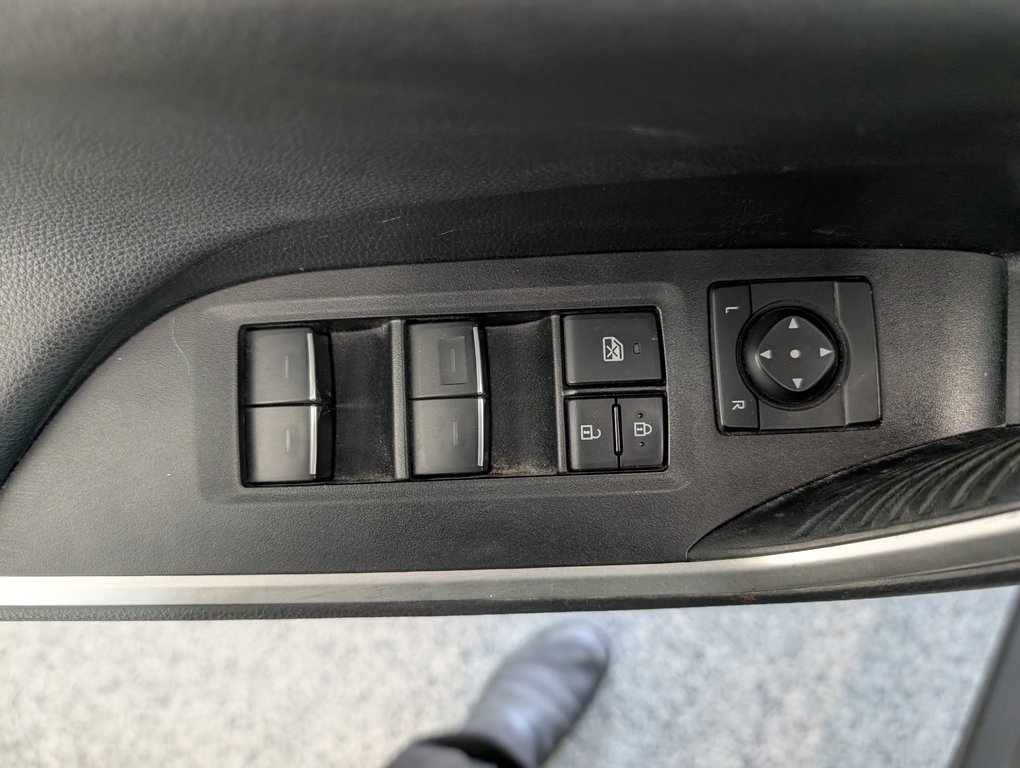 2022 Toyota RAV4 Hybrid XSE, CUIR, MAGS, PEINTURE 2 TON, in Magog, Quebec - 14 - w1024h768px