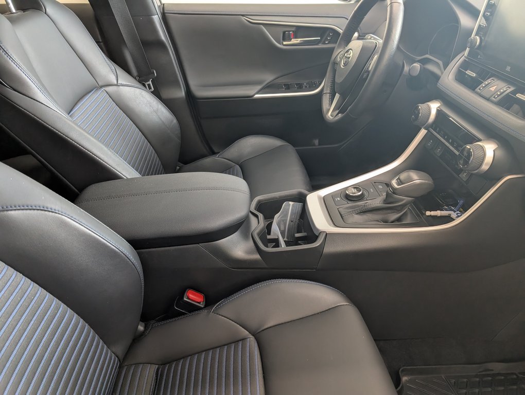 Toyota RAV4 Hybrid XSE AWD, 2022 à Magog, Québec - 8 - w1024h768px