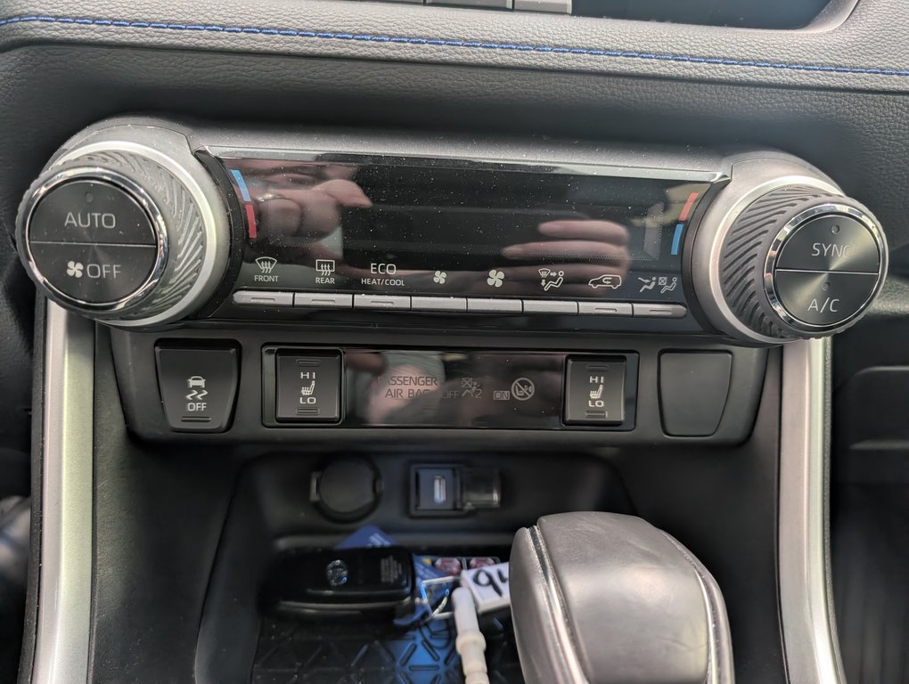 Toyota RAV4 Hybrid XSE AWD, 2022 à Magog, Québec - 18 - w1024h768px