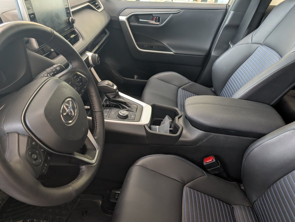 Toyota RAV4 Hybrid XSE AWD, 2022 à Magog, Québec - 11 - w1024h768px